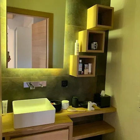 New, Luxurious And Art Penthouse Chalé